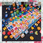 Planche d'apprentissage 8 en 1 Montessori en bois