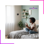 Interface mobile affichant le retour vidéo d'une caméra miniature installée dans une chambre.